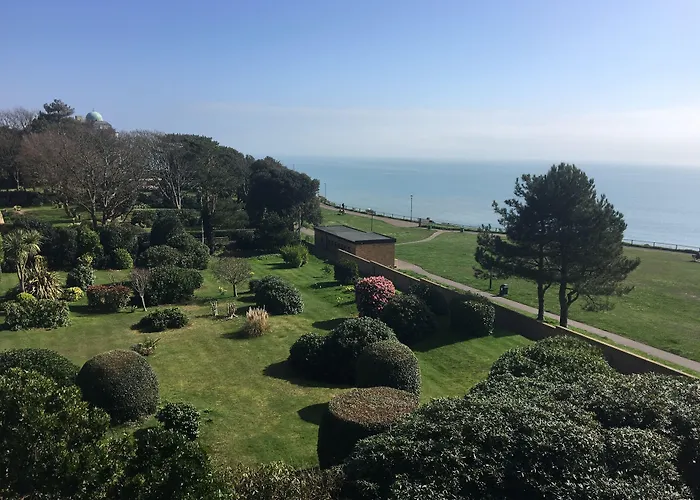 Hotel Riviera By The Sea