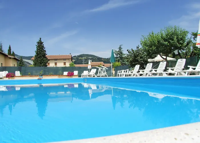 Villa con piscina: Agriturismo Casella Del Piano