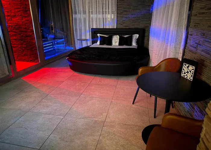 Luxury hotel only: Hotel Angioino & Spa