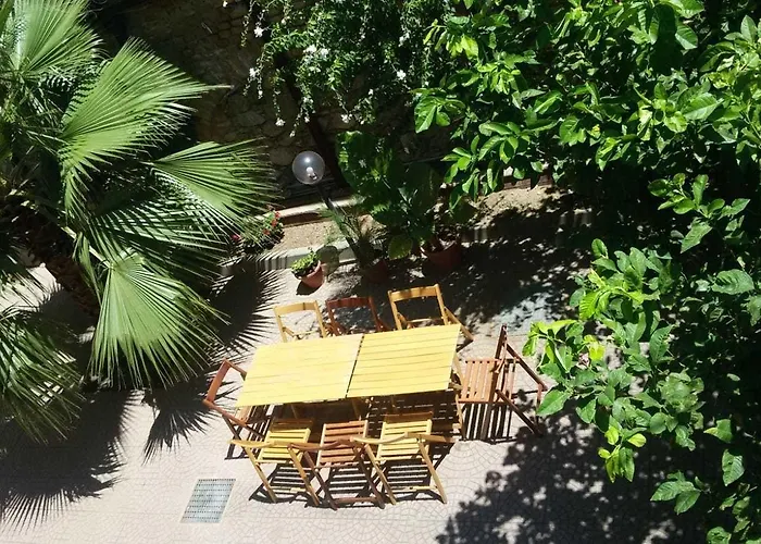 Albergo economico: Def House