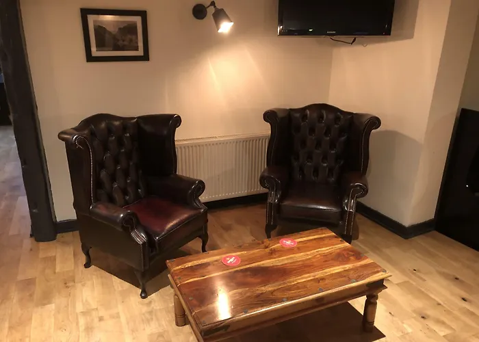 Central hotel: The Cornishman Inn