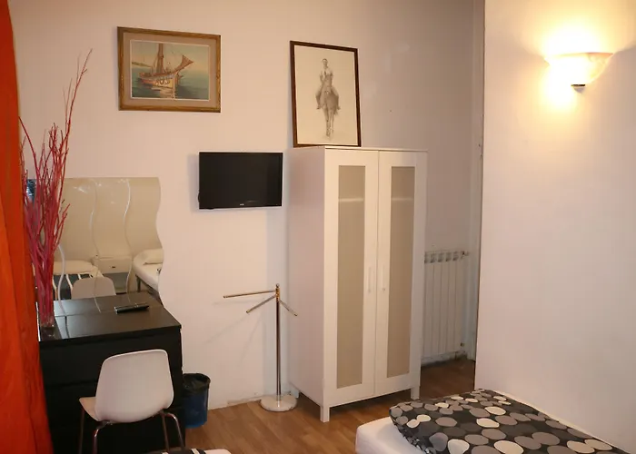 Cheap hotel: Roman Place