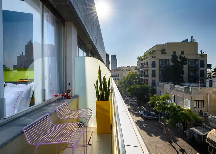 Hotel with pool: Poli House By Afi Hotels