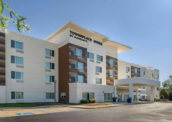 Hotel with pool: Towneplace Suites By Marriott Auburn University Area