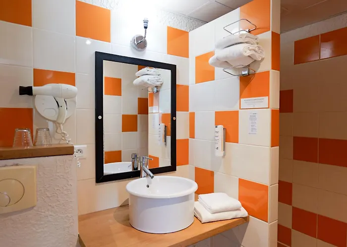 Hôtel accueillant les animaux: Le Relais de Vellinus - Contact Hôtels