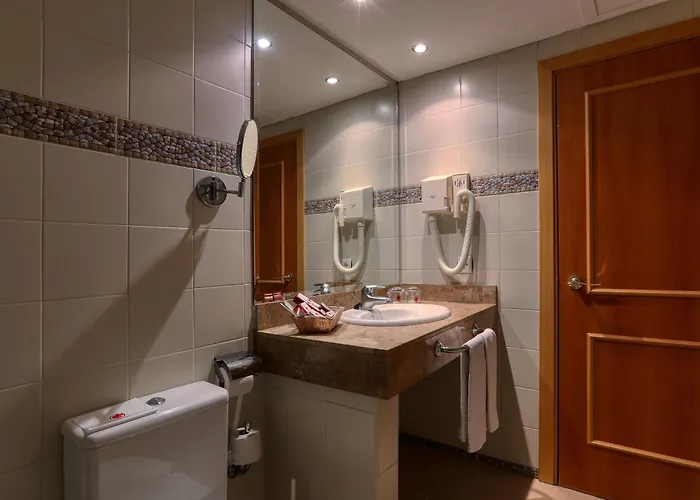 Hotel con tenis: Hotel Guitart Central Park Aqua Resort