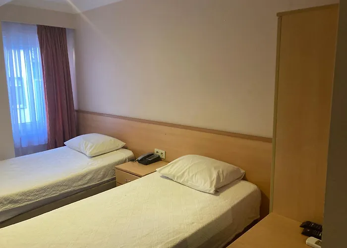 Hotel Ay