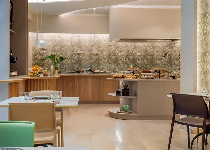 Hotel with pool: Hotel Acquamarina