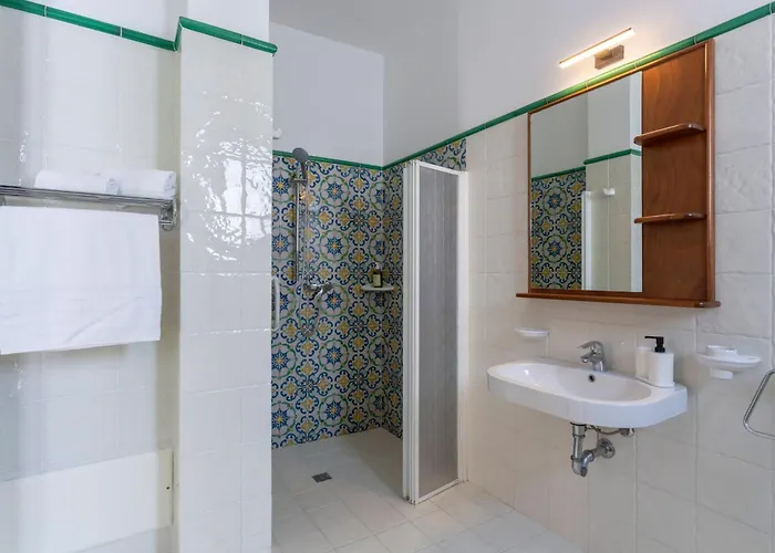 Hotel near College: Poseidon Residence