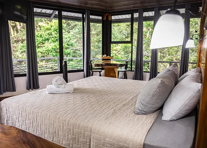 Trip to College Quality Cabins Monteverde