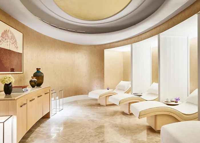 Pet Friendly hotel: Four Seasons Hotel Madrid