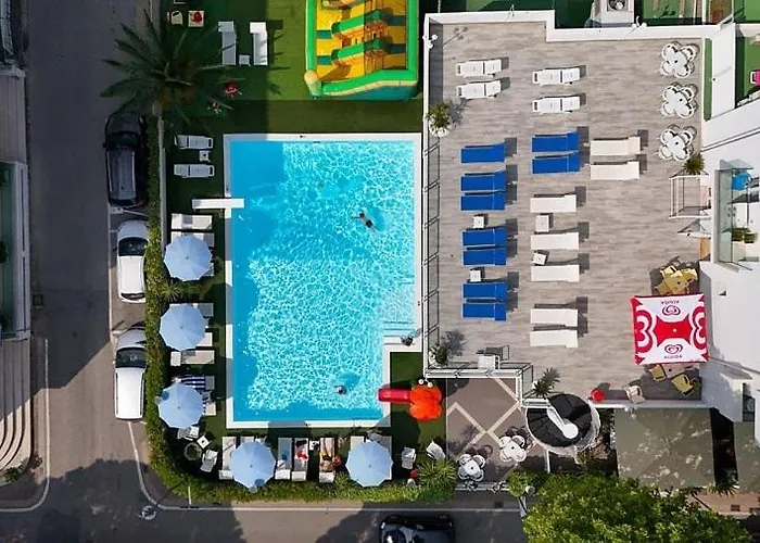 Nautilus Hotel Family