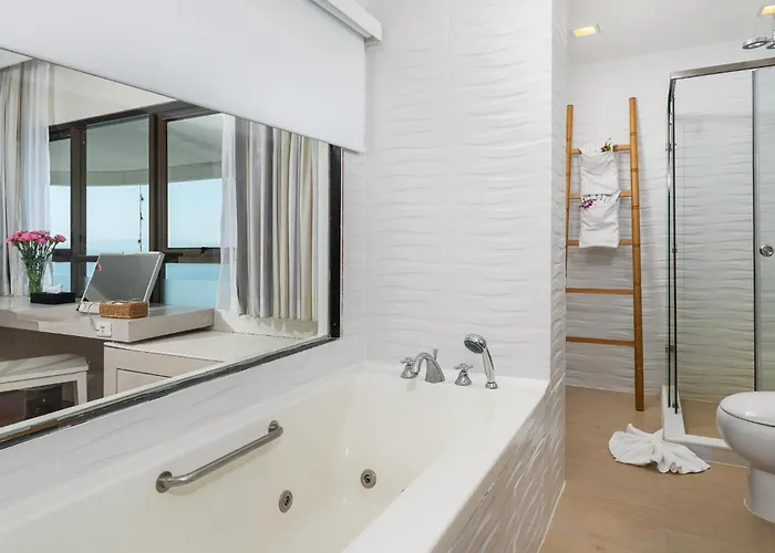 Jomtien Palm Beach And Resort