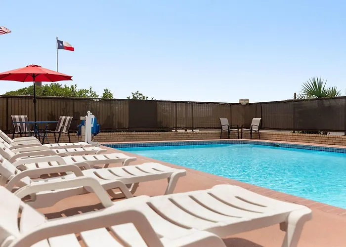 Ramada By Wyndham San Antonio Near Seaworld - Lackland Afb