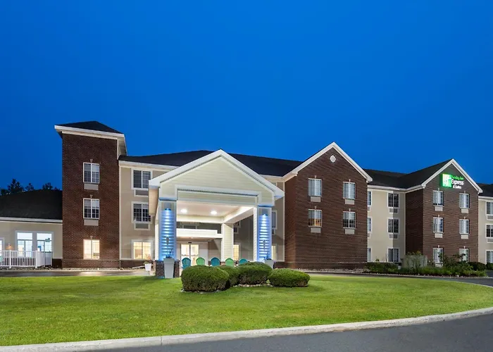 Holiday Inn Express & Suites Acme-Traverse City By Ihg
