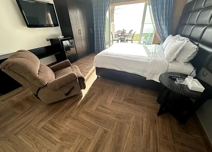 Hotels with tennis Sunset Beach For Entertainment