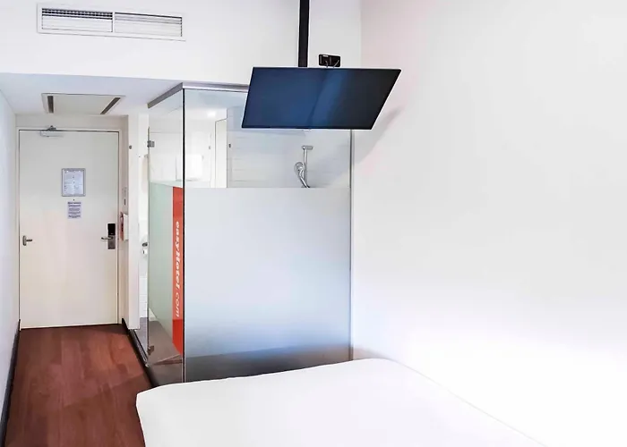 Dog friendly hotels Easyhotel Amsterdam City Centre South