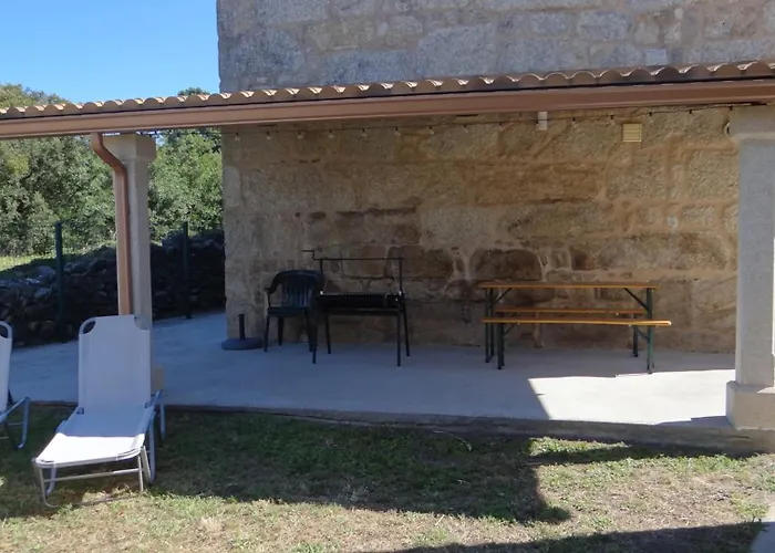 Casa rural recién restaurada en Canedo con terraza