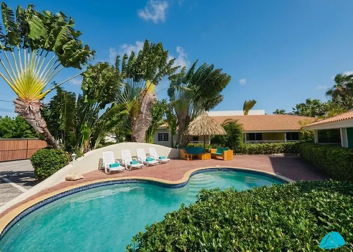 Blue Marlin Apartments, Nabij Mambo Beach