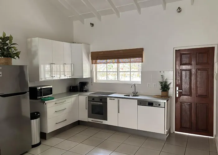 Blue Marlin Apartments, Nabij Mambo Beach