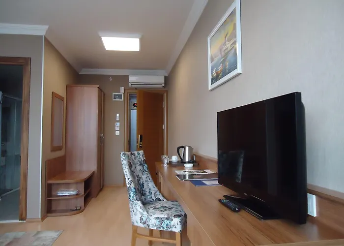 Golden Lounge Hotel