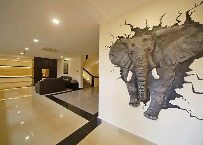 Central hotel: Best Western Premier Garden Hotel Entebbe