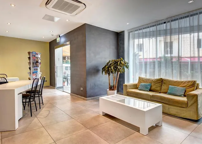 4 sterren hotel: Pebbles Resort (Adults Only)