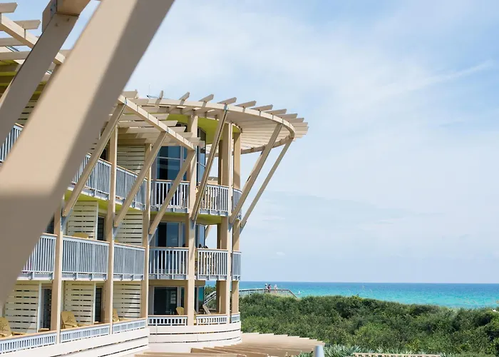 Hotel with pool: Watercolor Inn & Resort