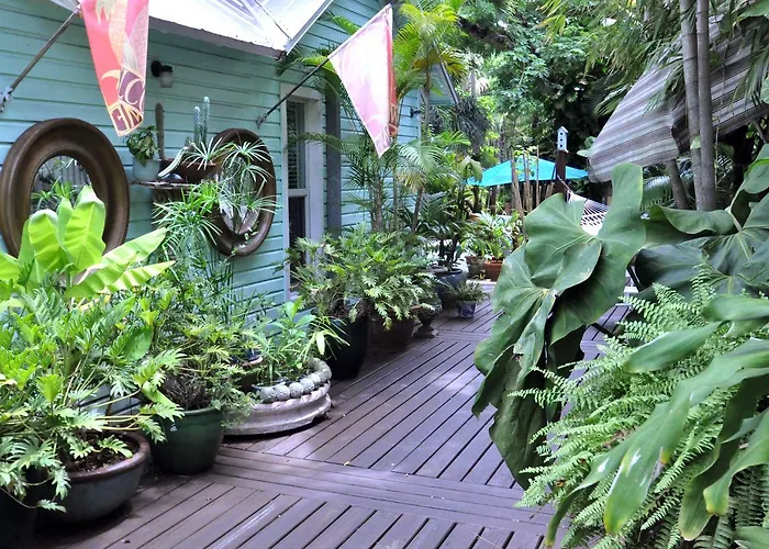 Pineapple Point Guesthouse & Resort - Gay Men'S Resort