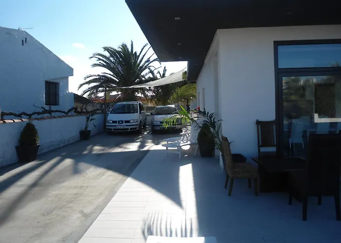 Villa con piscina: casa Mariona