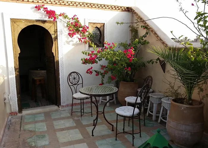 Hotel with pool: Riad Puchka