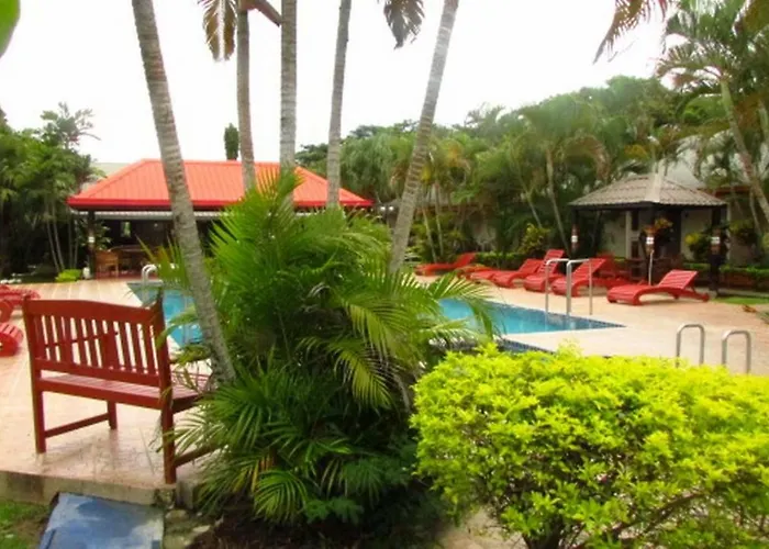 Pet Friendly hotel: Wailoaloa Beach Resort