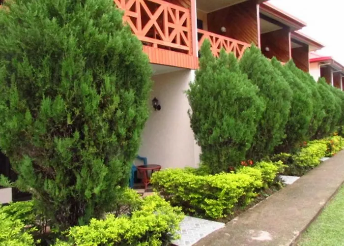 Pet Friendly hotel: Wailoaloa Beach Resort