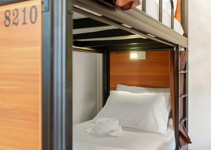 Hotel near College: 7 Wonders Hostel At Upper Dickson