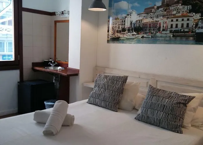 Hotel cerca del colegio: Hostal Ibiza