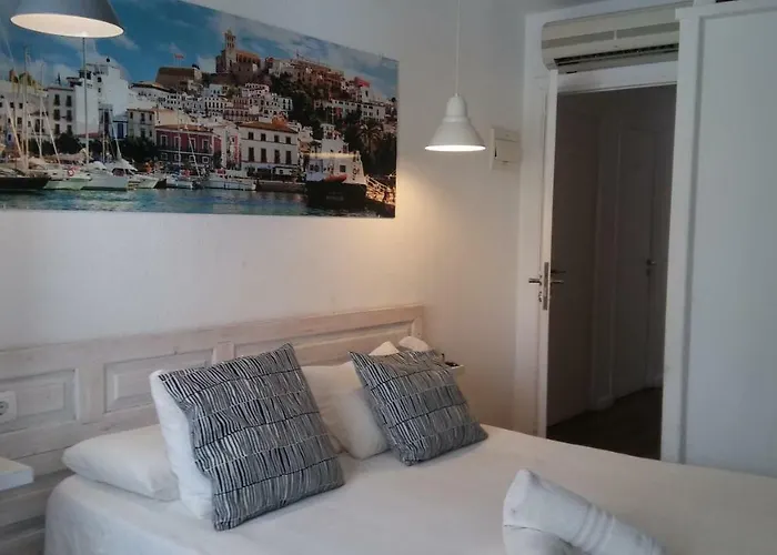 Hotel cerca del colegio: Hostal Ibiza